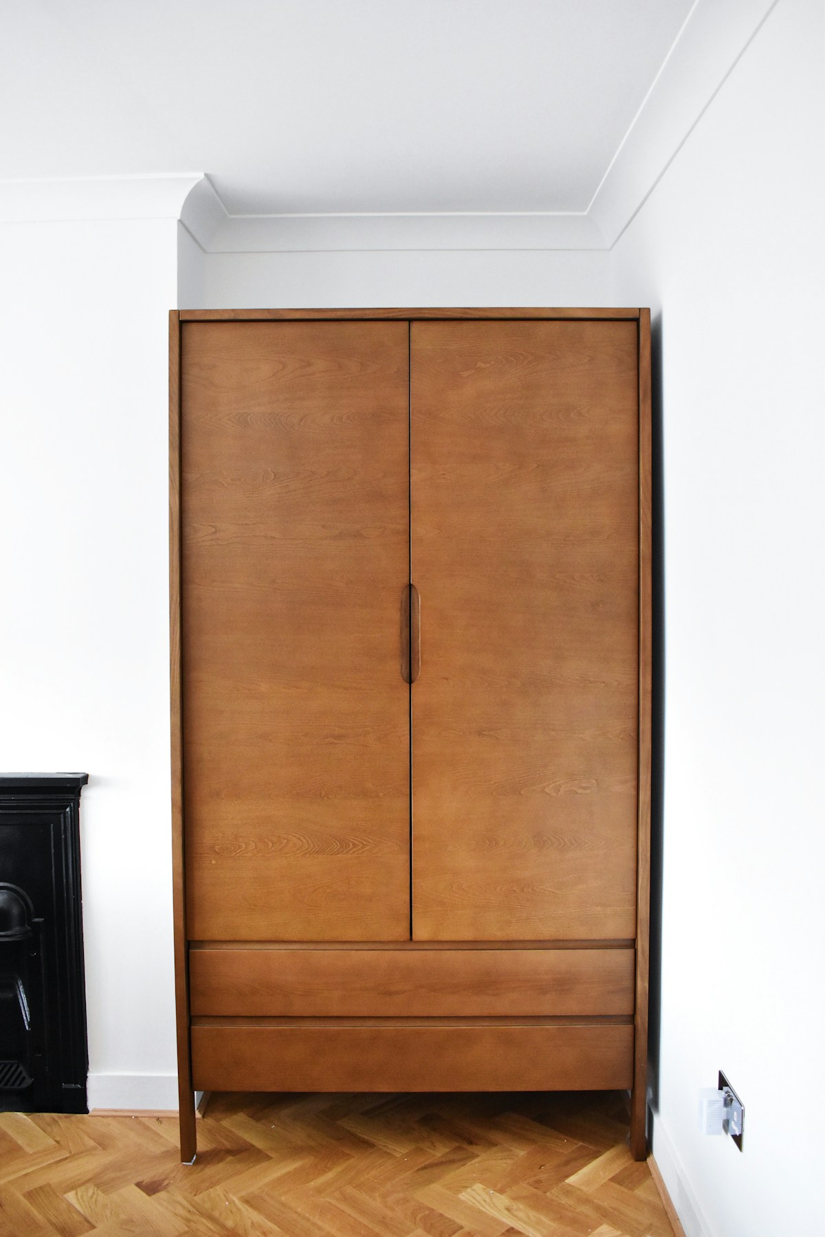 Wardrobes & Armoires